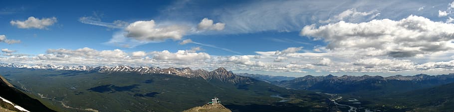 Panoramic View of the mountains and landscape in Jasper National Park, Alberta, Canada, HD wallpaper