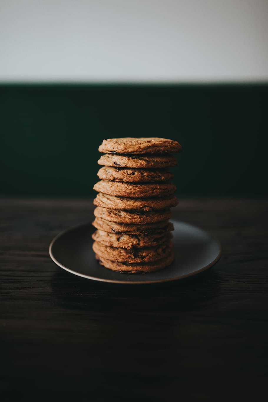pile of cookies on plate, round baked cookies on gray saucer HD wallpaper