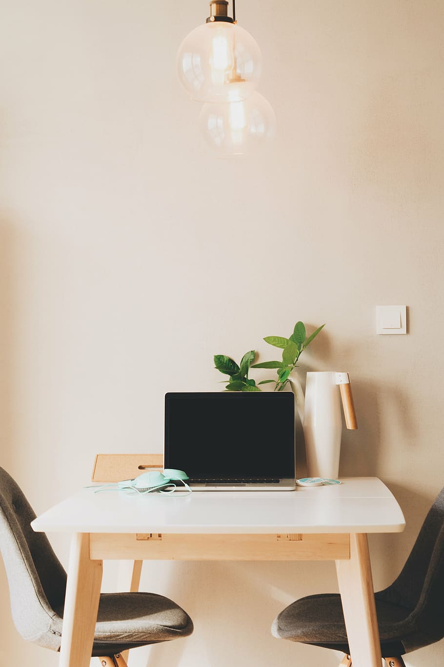 laptop computer on table, black, gray, wall, light, bulb, work HD wallpaper