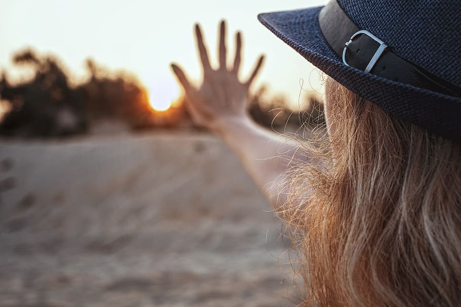 shallow focus photography of brown haired female wearing black hat HD wallpaper