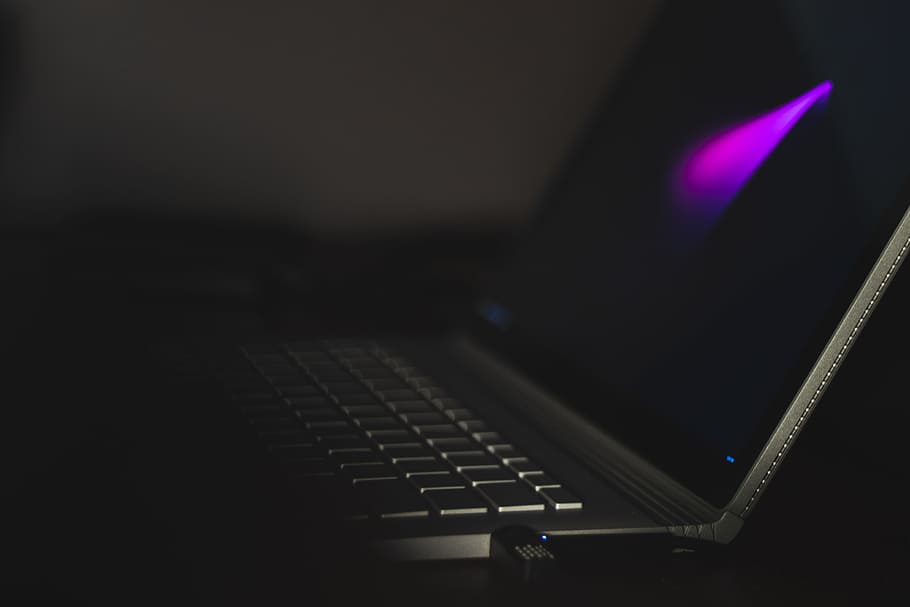USB flash drive attached to laptop computer, gray and black laptop computer, HD wallpaper