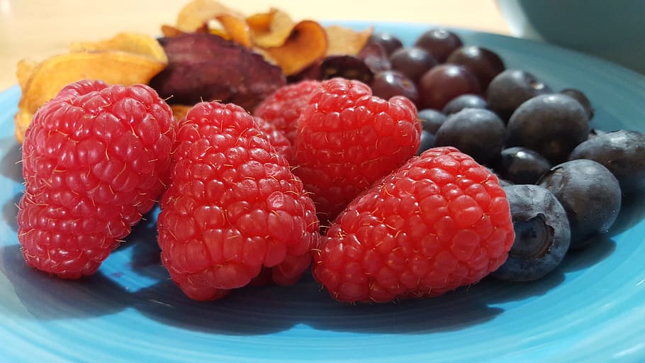 raspberry, blueberries, healthy, snack, red, food, fresh, sweet HD wallpaper