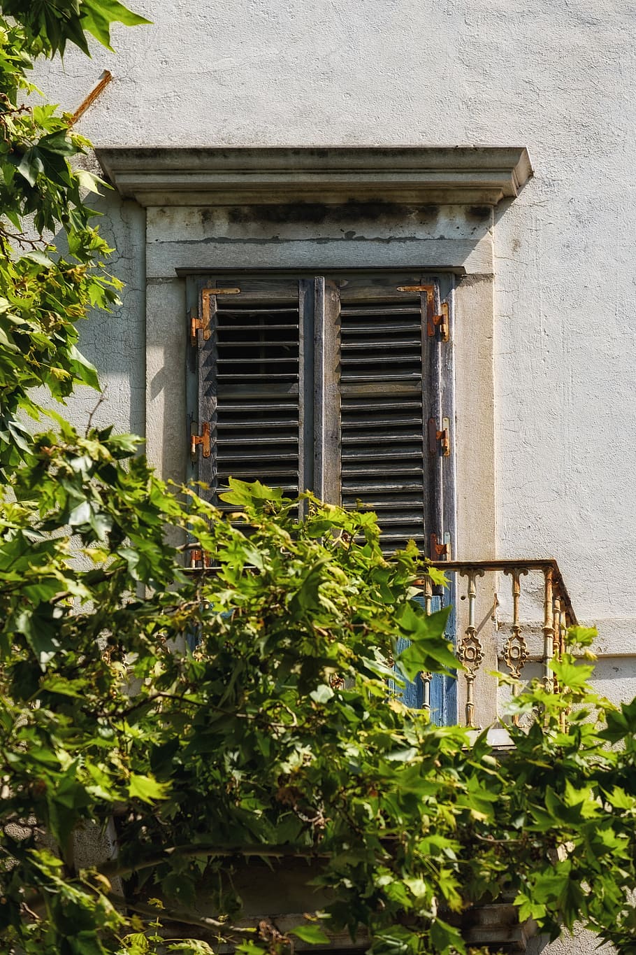 window, opening, old, shutter, building, mediterranean, architecture HD wallpaper