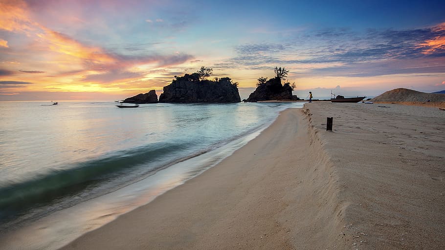 sea, dawn, landscape, nature, beach, beautiful, boat, calm, clouds HD wallpaper