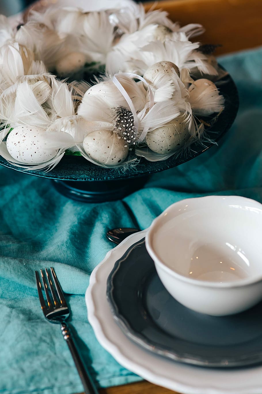Fancy restaurant dinner table decorated with quail eggs and feathers HD wallpaper