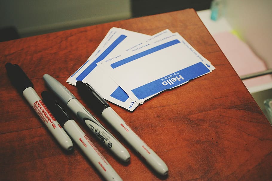 four markers on table, four gray pens on brown table, sharpie HD wallpaper