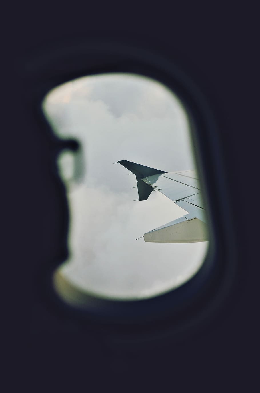 passenger view of airplane window, window view of airplane wing HD wallpaper