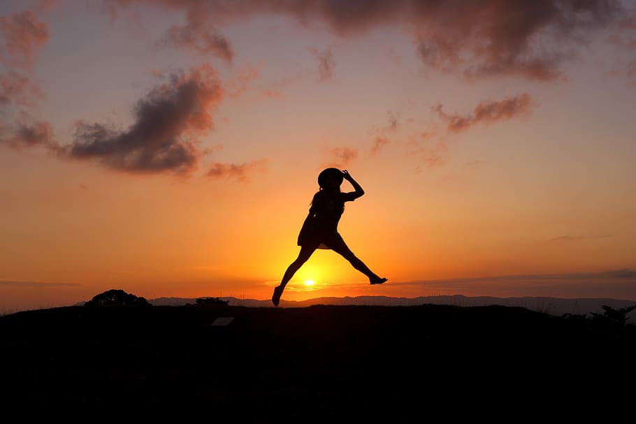silhouette of human jumping during sunset, silhouette person jumping HD wallpaper