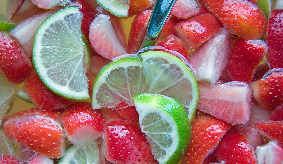 lime and strawberry juice, drink, punch, strawberries, alcoholic HD wallpaper