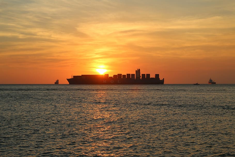 clouds, ocean, sea, ships, sky, sun, sunrise, sunset, water HD wallpaper