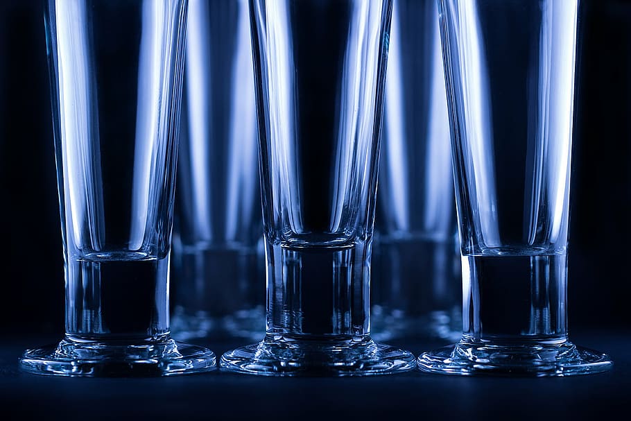 clear, close-up, dark, glasses, shot glass, reflection, alcohol HD wallpaper