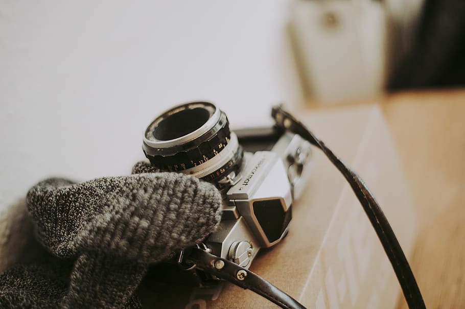 silver and black SLR camera on brown table, silver and black DSLR camera on brown box HD wallpaper