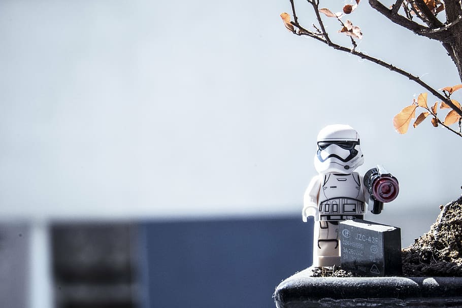 shallow focus photography of Storm Trooper figure toy, robot HD wallpaper