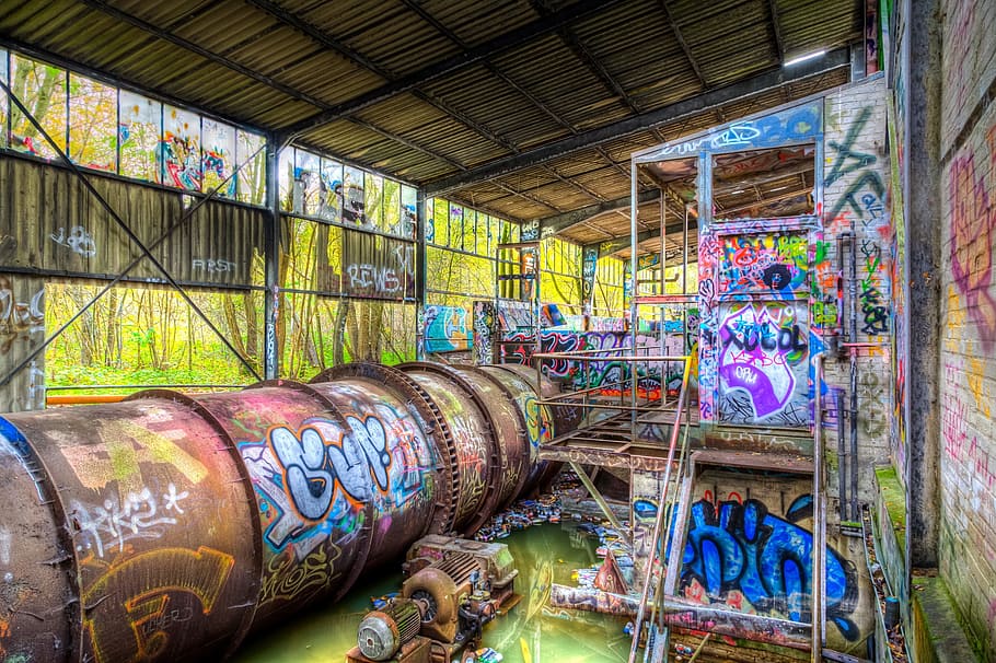 graffiti in building wallpaper, Urbex, Urban Exploration, colors, HD wallpaper