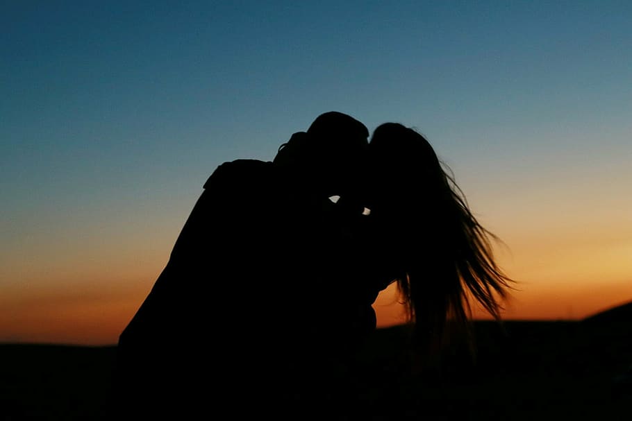 silhouette of couple kissing during golden hour, love, couples HD wallpaper