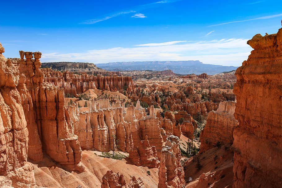 landscape photography of canyon, photo brown rock formation at daytime HD wallpaper