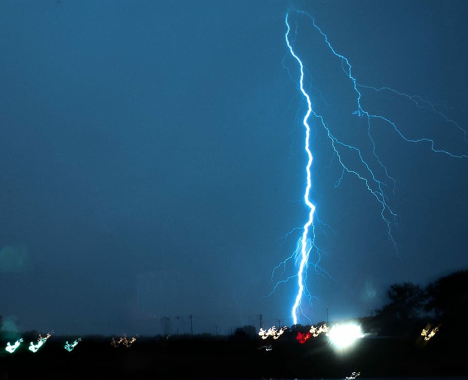 lightning strikes on tre, Lightning, Storm, Stormy, Thunder HD wallpaper