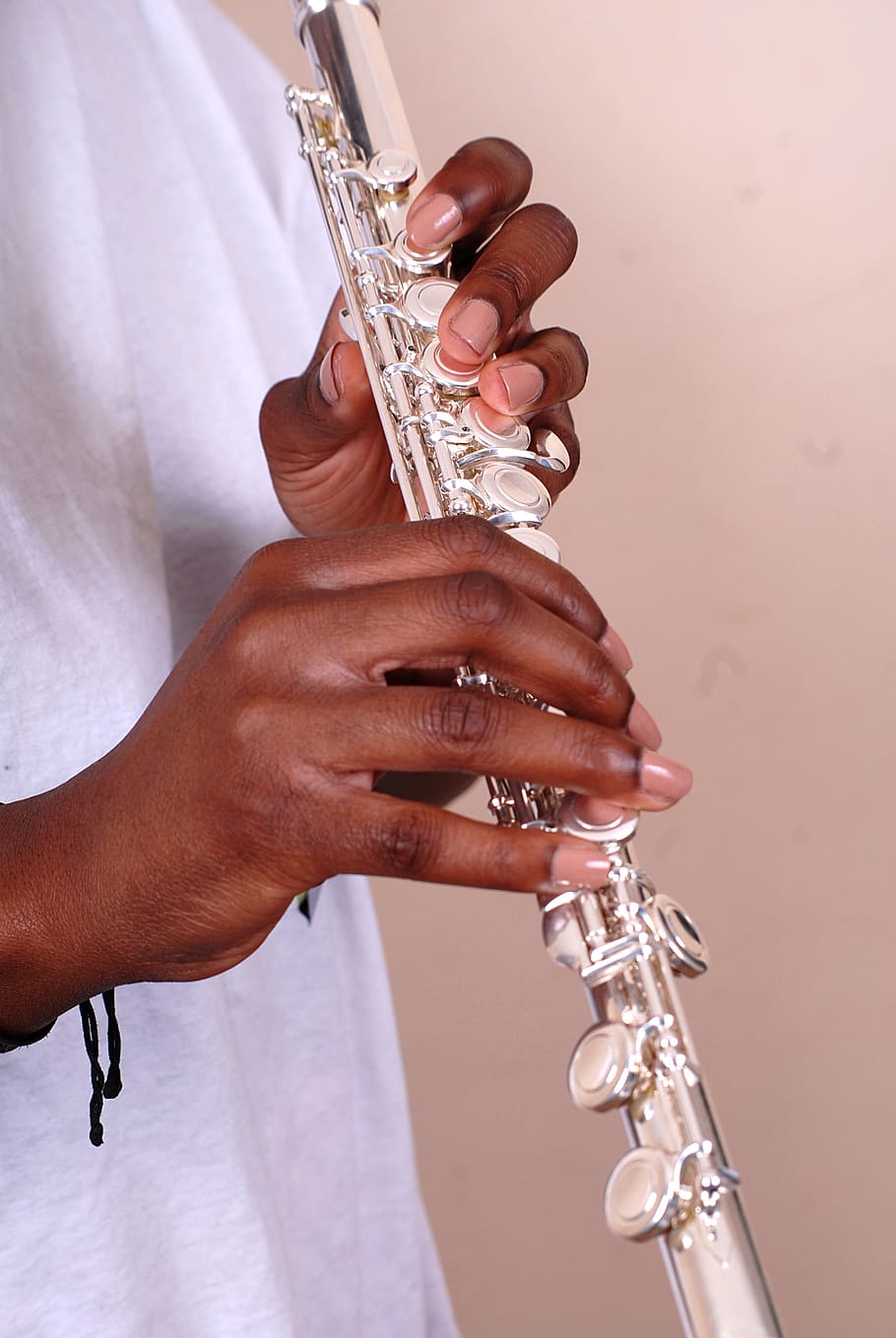 flute, silver, playing, instrument, flutist, female, hand, shiny HD wallpaper