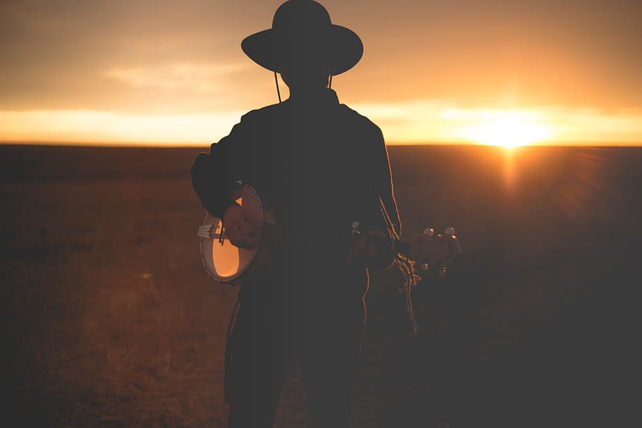 man wearing hat playing guitar, silhouette of a man playing banjo, HD wallpaper