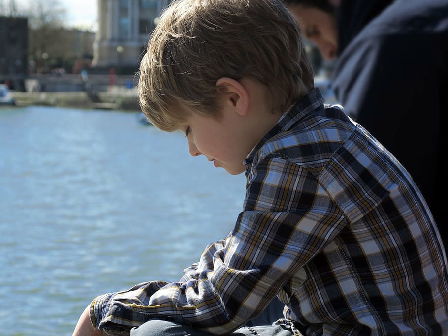 boy wearing white and black plaid sports shirt, harbor, child HD wallpaper