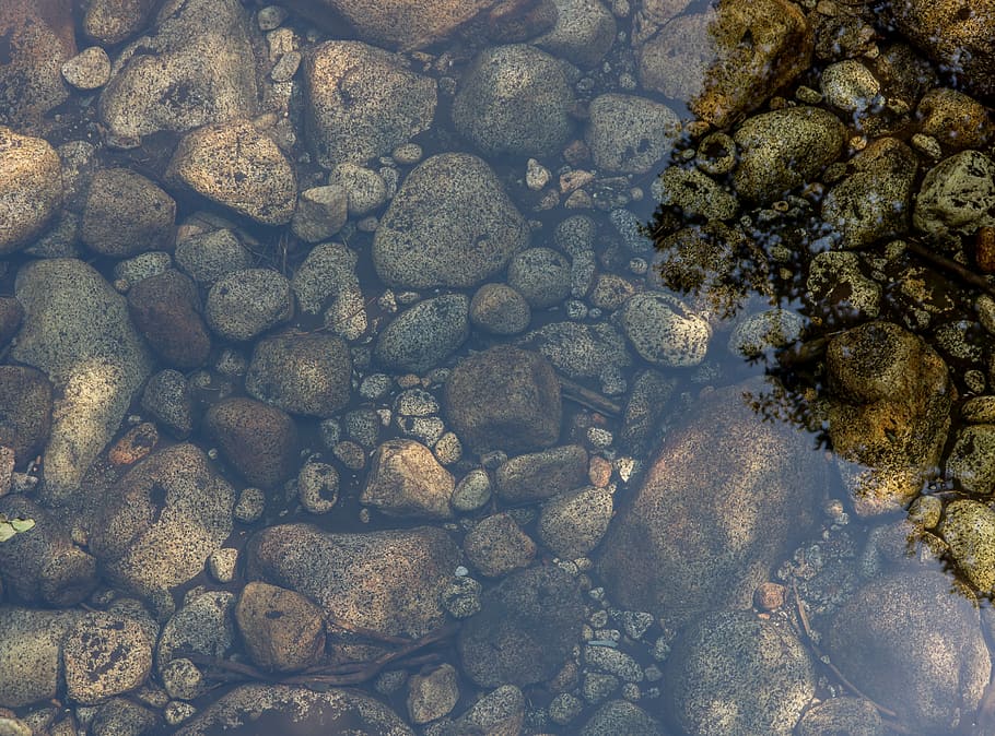 stones in body of water, brown stones covered with body of water HD wallpaper