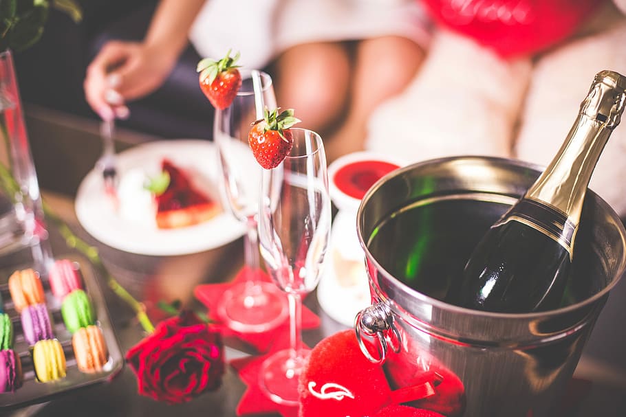Romantic Valentine’s Day Evening With Love, alcohol, champagne, HD wallpaper