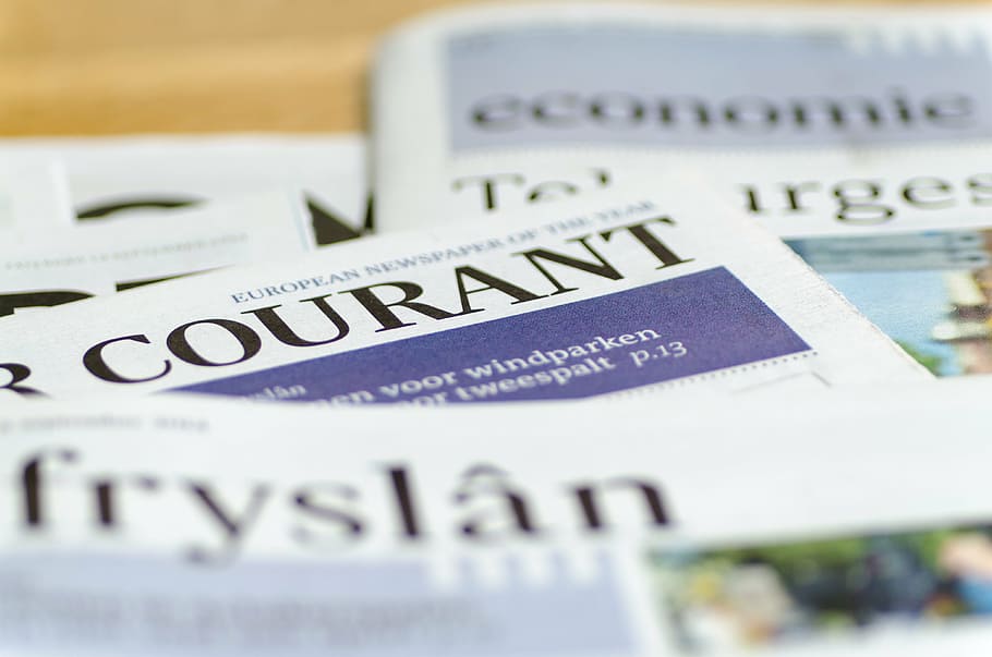 closeup photo of newspapers, press, daily newspaper, leeuwarder courant HD wallpaper