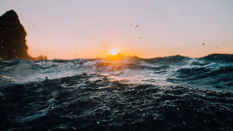 body of water during sunset, sea, ocean, wave, nature, sunshine HD wallpaper