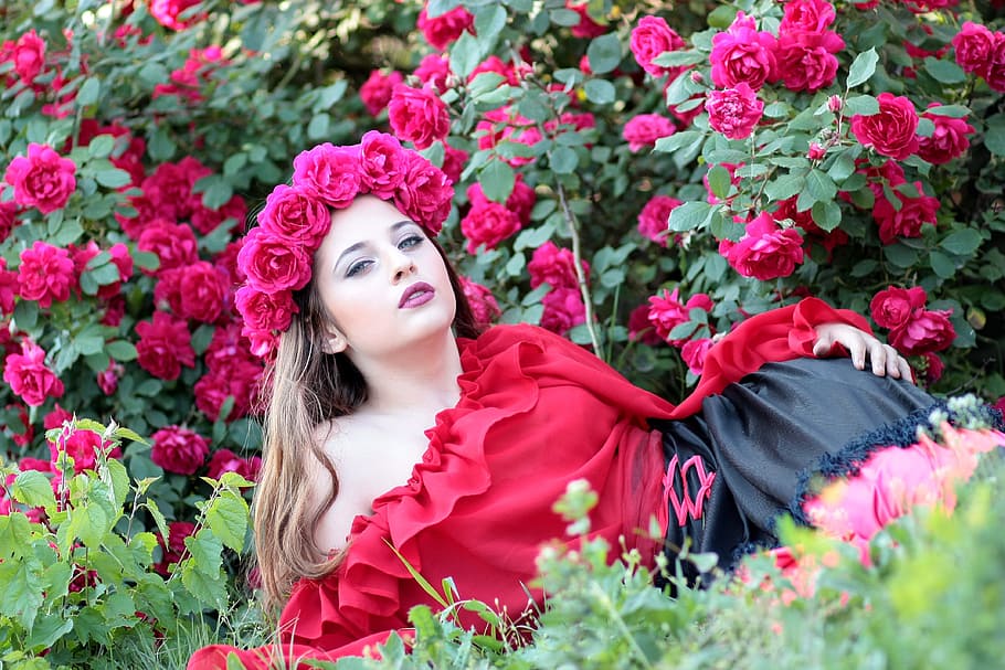 Rose Selfie 🌹 | Flower photoshoot, Rosé selfie, Selfie ideas instagram