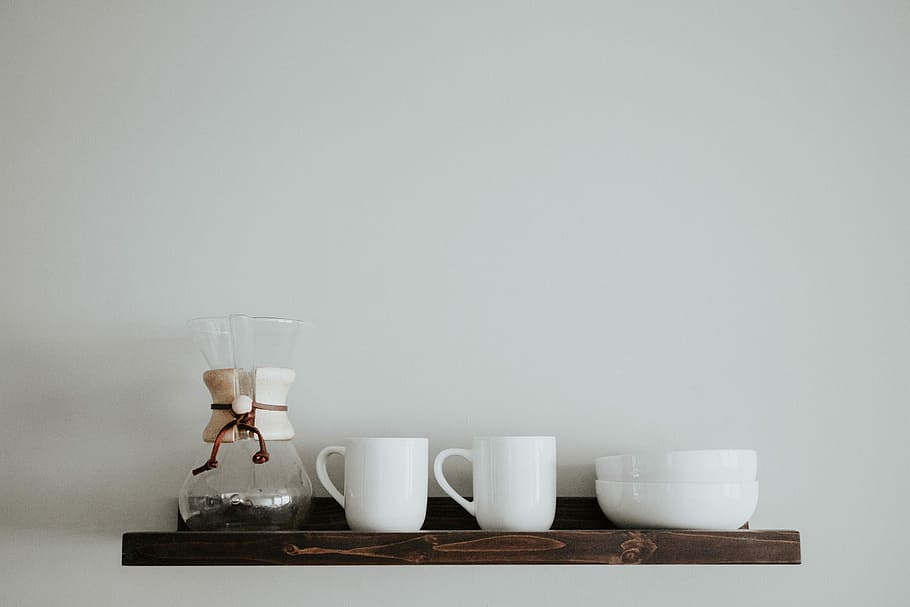 two white ceramic mugs on brown wooden wall-mount shelf, brown wooden wall-mounted shelf with one clear glass pour over pitcher, two white ceramic mug, and two bowls, HD wallpaper
