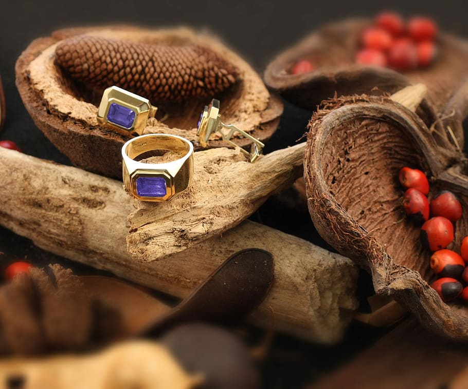 Ring, Purple, Gold, Yellow, buttoning, no people, indoors, close-up HD wallpaper
