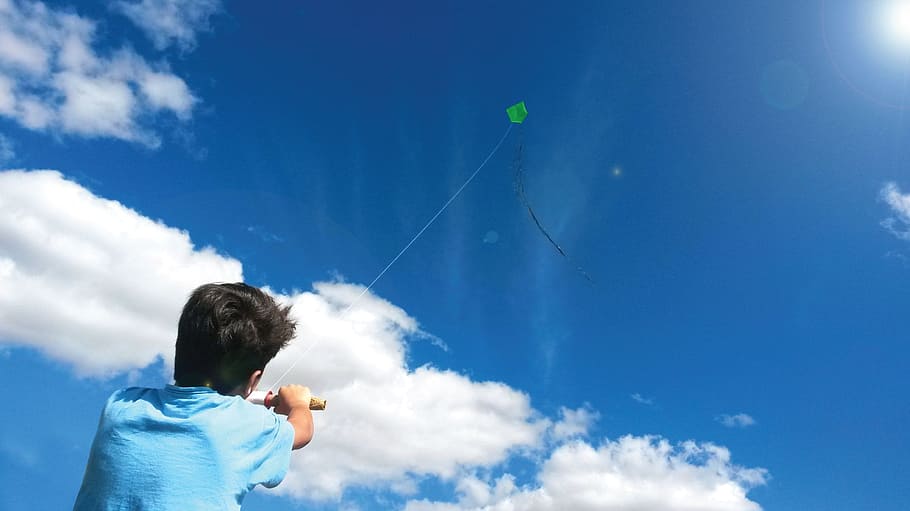 Sol, Kite, kid, cloud - sky, blue, one person, headshot, rear view HD wallpaper