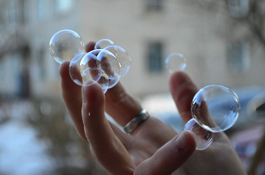 person playing bubbles, Soap Bubbles, Hand, Ring, Fingers, Balls HD wallpaper