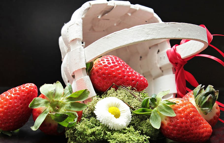 three strawberries near white wicker basket, moss, blossom, bloom, HD wallpaper
