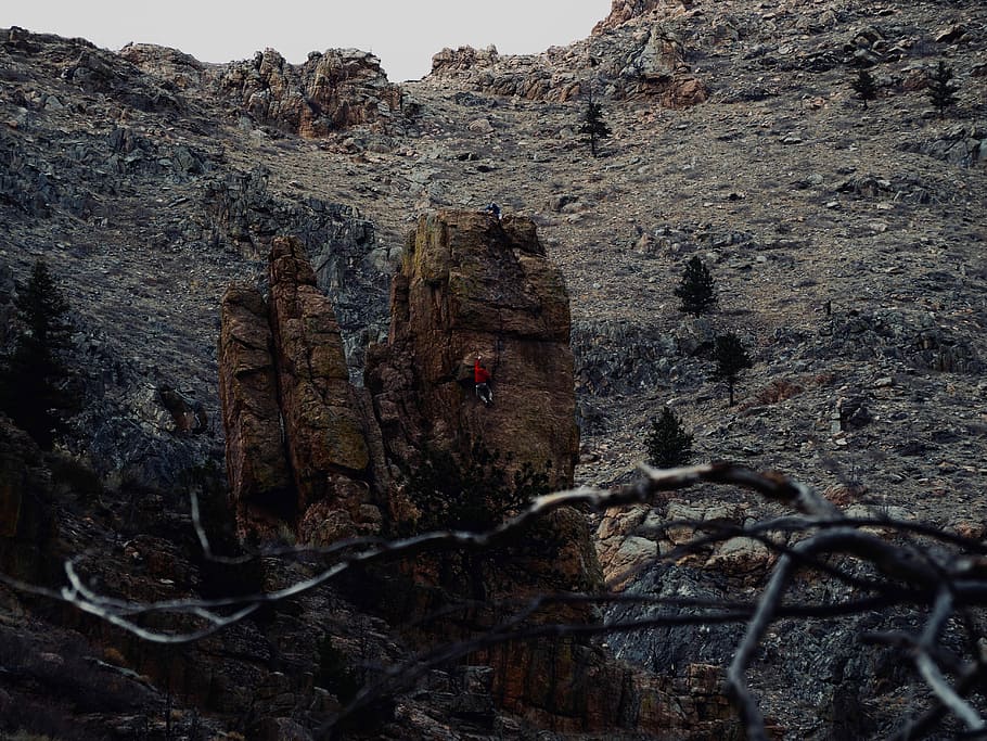 bloody fingers, person rock climbing, climber, boulder, pitch HD wallpaper