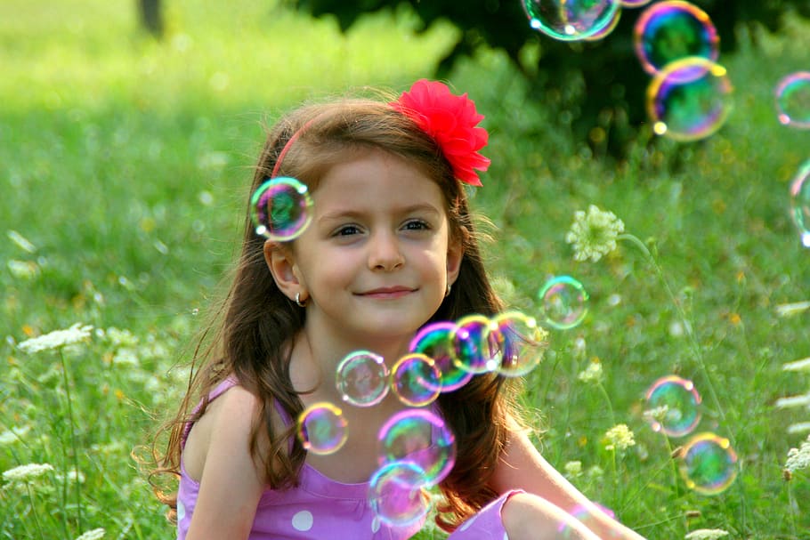 selective focus photography of girl sitting on green grass, soap bubbles, HD wallpaper