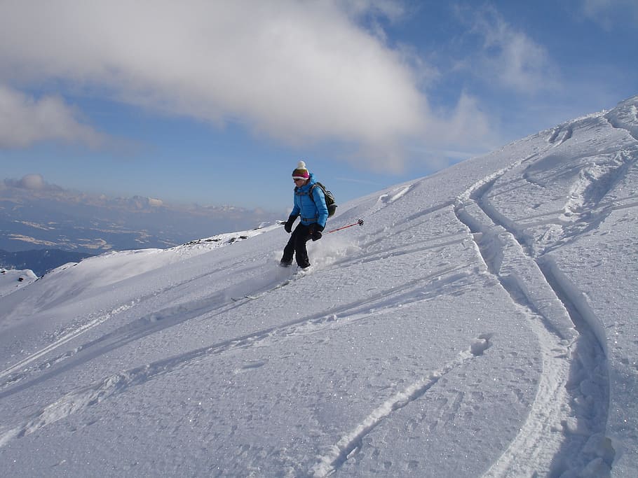 man playing on snow, skiing, backcountry skiiing, departure, ski touring, HD wallpaper