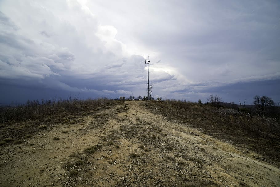 Weather tower in the distance at the top of Sassafras Mountain, South Carolina HD wallpaper