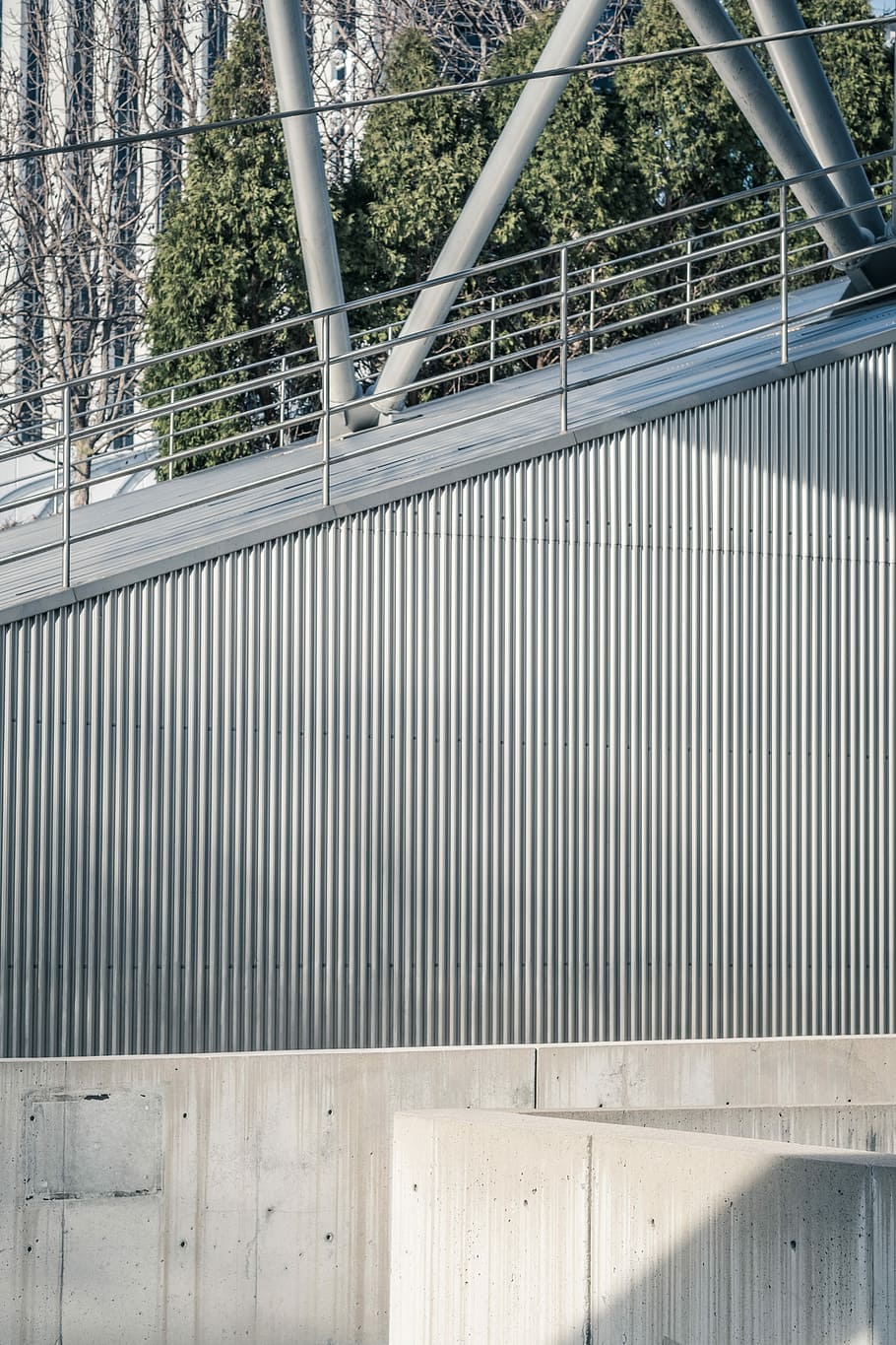 gray handrail during daytim, gray steel hand rails near green leafed tree during daytime HD wallpaper