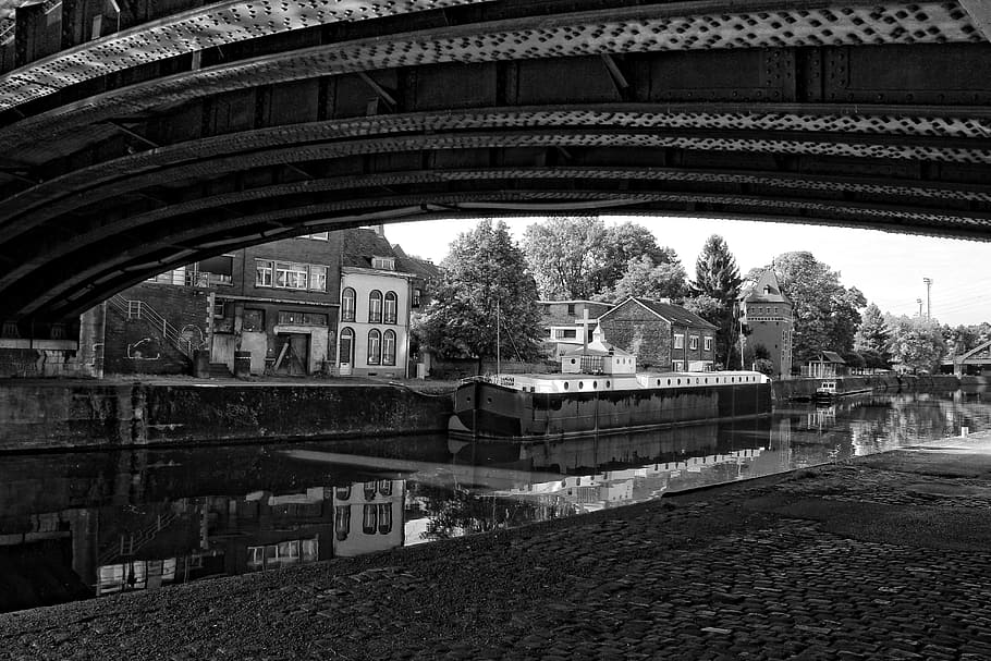 peniche, channel, metal bridge, reflection, black and white