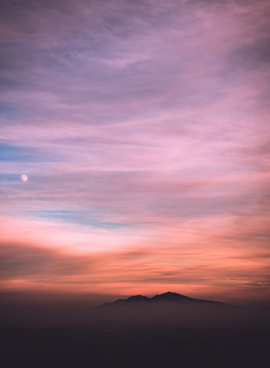 mountain covered with fog, silhouette of mountains under cloudy sky HD wallpaper