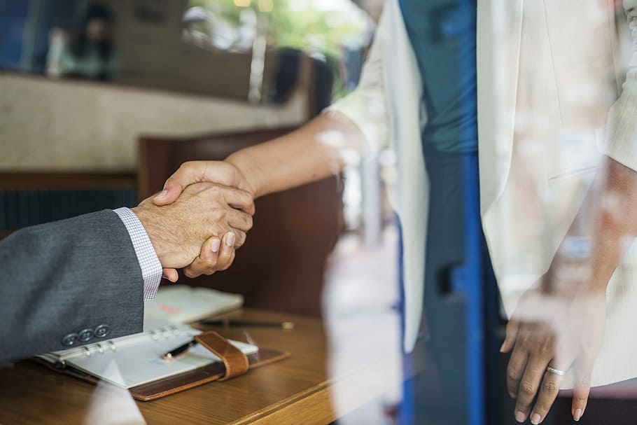 two persons hand shaking, worker, teamwork, shaking hand, strategy HD wallpaper