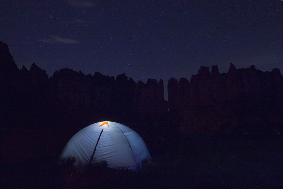 white dome tent in chiaroscuro photography, dome tent under starry night HD wallpaper