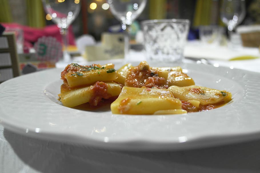 pasta, restaurant, lunch, dinner, paccheri, gravy, sauce, food HD wallpaper
