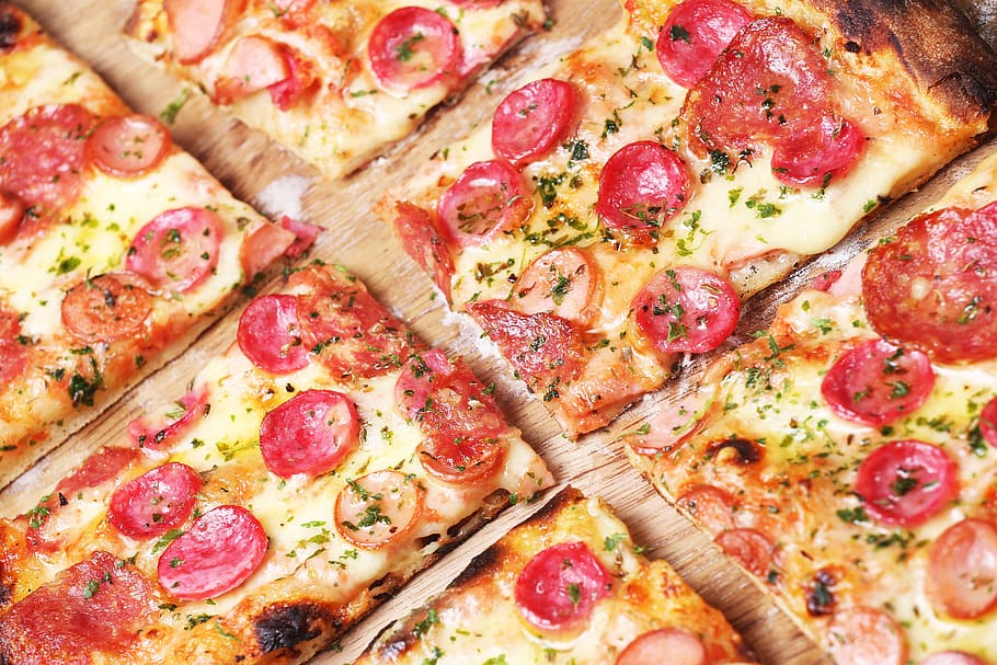 close-up photo of baked pizza, sausages, food, food and drink, HD wallpaper