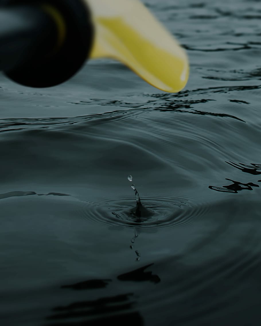 macro photography of drop of water, rippling body of water at daytime HD wallpaper