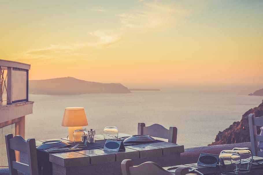 Beautiful dinner setting at a restaurant on the coast of Greece, HD wallpaper