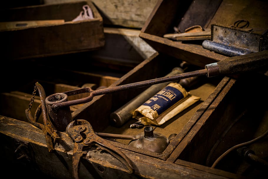 rusted cutter on wooden rack, brown metal tool on table, group HD wallpaper