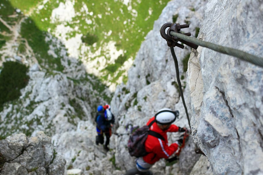 man climbing on gray mountain, two men climbing, climber, rock HD wallpaper