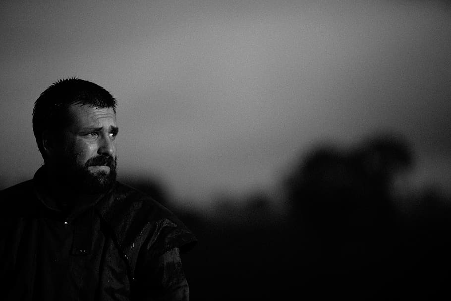 Digger, grayscale photography of man, male, beard, shadow, dark HD wallpaper